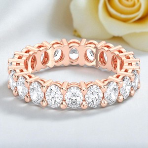 Anillo de Boda de Eternidad Completa con Diamante de Corte Ovalado de Moissanita de 3.00 Quilates E-F/VVS-VS, Hecho en Plata de Ley para Mujer - Product Image 6