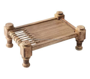 Design personnalisé Plateau de service en bois sur pied Plateau de service en bois surélevé Décor de ferme Planche de service sur pied Rehausseur en bois - Product Image 1