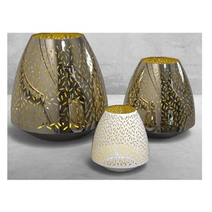 Porte-bougie sculptural en miroir géométrique contemporain, poli et revêtu, design perforé pour la décoration de table à la maison, à l'hôtel, au restaurant. - Product Image 3