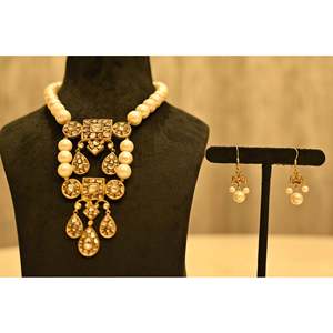 เครื่องประดับอิชวาร์ อาร์ต จิวเวลรี่ สร้อยคอทองคำแท้ 18K สีเหลืองทองประดับมุกน้ำจืดสำหรับผู้หญิง สร้อยคอคลาสสิกสำหรับงานแต่งงาน - Product Image 2