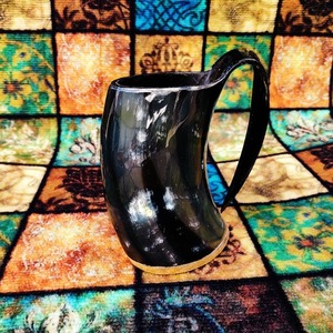 Cuerno para beber de inspiración vikinga respetuoso con el medio ambiente hecho a mano con forma natural tradicional hidromiel y Cerveza Estilo religioso - Product Image 1