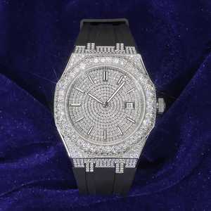 Montre en diamant Moissanite à cadran en verre antique personnalisée de haute qualité montres mécaniques élégantes à large bande de caoutchouc noir entièrement glacées - Product Image 4