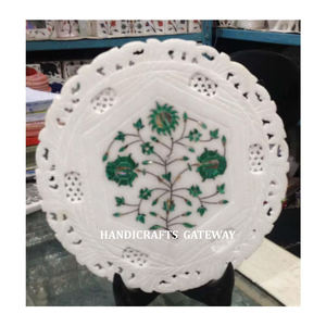 Plaque de marbre blanc la plus populaire avec un motif floral en relief en forme arrondie pour la décoration de la maison et des hôtels - Product Image 1