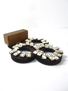 Juego de dominó francés antiguo 28 piezas de madera y hueso pulido 1900-1930s decoración de estilo Animal - Product Image 3