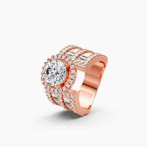 Anillo de compromiso de lujo con triple halo de diamantes cultivados en laboratorio de 4.43 quilates en oro amarillo, blanco y rosa de 9 quilates. - Product Image 1