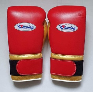 ถุงมือต่อยมวยแบบติดเวลโครสีแดงและสีทองถุงมือมืออาชีพทำจากหนังแท้แข็งแรงเลือกขนาดได้ตามต้องการ - Product Image 1