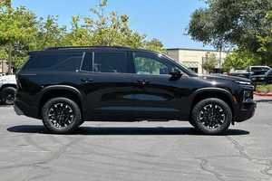 Chevrolet Traverse Z71 AWD 2024 Usado en Buenas Condiciones, Asientos de Cuero Oscuro, ACC, R19, Volante a la Izquierda - Product Image 3