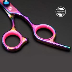 กรรไกรตัดผมสแตนเลสมืออาชีพสำหรับร้านเสริมสวยและใช้ในบ้าน - Product Image 5