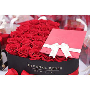 Grand Chelsea Eternal Rose Gift Box White Scarlet Accents Square Shape for Valentine's Day Mother's Day Gifts Made Natural - Product Image 2