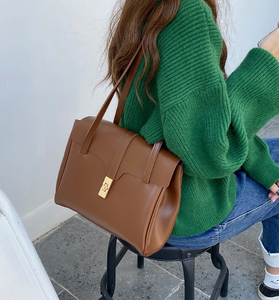 Sac fourre-tout léger en nylon matelassé pour femme Grand sac gonflé en cuir souple résistant à l'eau avec logo personnalisé - Product Image 1