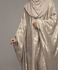 Abaya de Satén de Lujo Personalizada al por Mayor, Antiarrugas, Hecha a Mano, Estilo Dubái, Manga Larga, Elegante, Ropa Musulmana de Alta Calidad para Mujer - Product Image 5