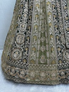 Lehenga Choli da Sposa Elegante in Tessuto Pesante di Pelliccia Sintetica con Lavorazione Multicodifica e Paillettes, Perfetto per Feste e Tutte le Occasioni, Ideale per Mehendi - Product Image 2