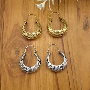 Boucles d'oreilles en laiton complexes, créoles Bali en argent doré antique, bijoux bohèmes ethniques, boucles d'oreilles de tous les jours - Product Image 3