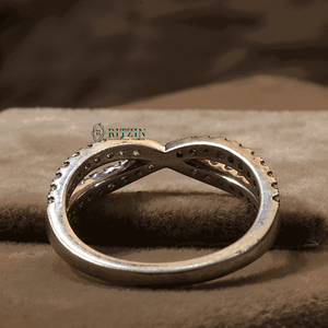 Anillo de compromiso estilo trenzado diamante corte redondo para mujer - Product Image 2