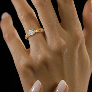 Anillo de Eternidad de Oro de 14K para Mujer, con Diamante de Corte Esmeralda Cultivado en Laboratorio, Elegante y Brillante, Regalo de Aniversario en Varios Tonos de Oro - Product Image 2
