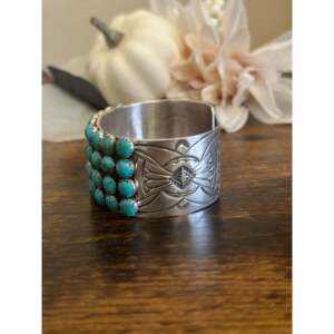 Bracelet manchette en argent sterling avec grappe de pierres turquoise Leroy James Kingman - Product Image 4