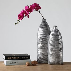 Vase de table en métal artisanal à noyau vintage Design moderne Texture artistique avec finition martelée Vase de table à fonction faite à la main - Product Image 1