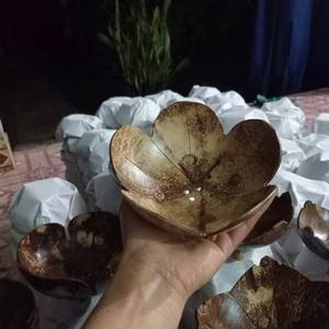 Cuenco de coco natural en forma de flor - Product Image 1