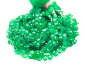 Cuentas facetadas de ónix verde en forma de corazón, cuentas sueltas de ónix verde natural en forma de briolette de 5 mm para colgantes de collar y fabricación de joyas. - Product Image 6