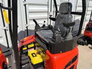 Livraison gratuite Nouvelle mini-excavatrice sur chenilles CFG NT18K de 1,37 tonne |   15 CV pour moteur diesel |   Profondeur de creusement de 2,12 m |   Moteur PLC pour pince hydraulique - Product Image 6