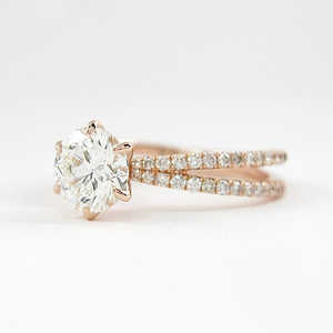 Anillo de diamante entrecruzado de moissanita de corte redondo para su elegante producto de joyería - Product Image 5