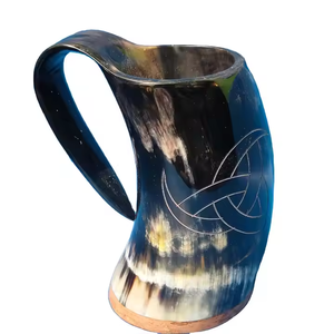 Corne à boire viking et accessoires, polie naturellement, faite à la main, tasse moderne conçue pour les vrais amateurs de Vikings par Crescent Crafts - Product Image 1