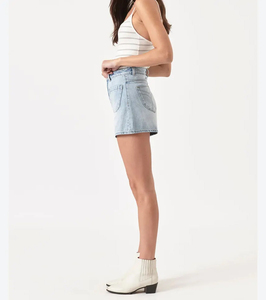 Nuevos pantalones cortos de mujer con estilo a precio barato de fábrica, pantalones cortos de mezclilla cómodos para mujer recién llegados con logotipo personalizado, color y tamaño - Product Image 3