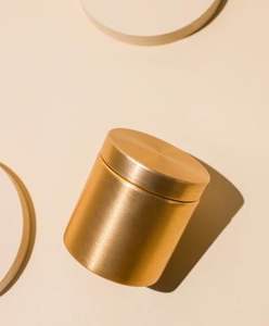 Portavelas de Metal de Lujo que Brinda un Almacenamiento Elegante para Velas Mientras Eleva Cualquier Ambiente con una Apariencia Estilizada y Refinada - Product Image 3