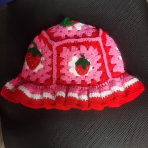 Chapeau Bob au Crochet avec Imprimé Fraise Dessiné à la Main, en Coton Décontracté pour Pêche en Plein Air, Fêtes et Voyages - Product Image 1