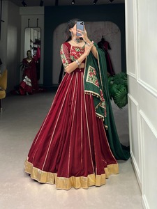 Chanderi lehenga choli ใหม่กับ dupatta กับที่ราบกับสาย zari Gota patti และงานออกแบบนูน - Product Image 3