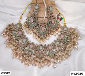 Impresionante conjunto de joyería tradicional Kundan con piedras vibrantes y pendientes coordinados para bodas y fiestas - Product Image 2