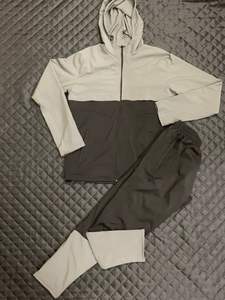 Conjunto Deportivo para Hombre, Talla Grande, Otoño-Invierno, Corte Ajustado, con Capucha, Estilo Urbano, Diseño Personalizado, Chaqueta Ligera y Pantalones Microelásticos - Product Image 4