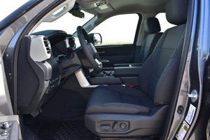 SUV Usada 2023, Tracción Delantera, Automática, Asientos de Cuero, Interior Oscuro, Cámara Trasera - Product Image 3