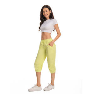 Pantalon de jogging court vert lime léger et ample, idéal pour le sport, le fitness et le yoga, avec cordon de serrage à la taille, en polyester extensible et doux, coupe capri - Product Image 1