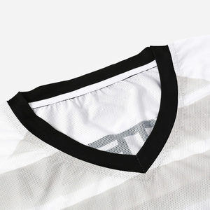 Ensemble d'uniformes de football unisexe de haute qualité, respirant, 100% polyester, avec logo personnalisé et caractéristiques de séchage rapide pour les sports d'équipe - Product Image 2