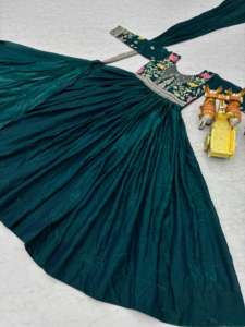 Nouvelle collection été 2025 : Robe longue et dupatta pour festival, avec broderie lourde de sequins et de fils, en soie Fendy (entièrement cousue) - Product Image 5