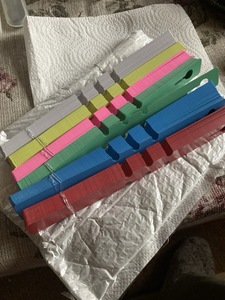 100 Etichette in Plastica per Piante e Alberi, 6 Colori, Etichette <span class=keywords><strong>da</strong></span> Appendere Regolabili per Esterni, <span class=keywords><strong>Giardino</strong></span> e Vivaio, Impermeabili e Riutilizzabili - Product Image 6