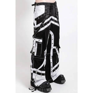 Pantalones Unisex Estilo Punk Gótico en Blanco y Negro, Convertibles, con Tachuelas, Cremalleras y Cadenas - Product Image 2