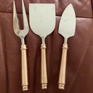 Elegante juego de servidor de queso de metal de acero inoxidable con mango decorativo, cuchillos de queso, rebanador esparcidor para hoteles y eventos - Product Image 6