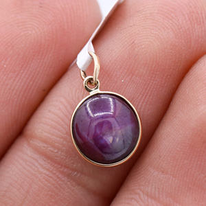 Vente en gros de pendentif en pierre précieuse rubis naturel taillé en or jaune massif 14 carats serti de lunette bijoux faits à la main pour femmes pour les fêtes - Product Image 1