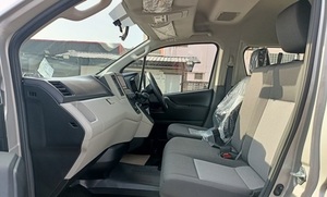 Usado en Excelentes Condiciones para Hi-Ace GL Techo Alto 2.5L Diésel MT 15 Plazas Origen Estadounidense 100% Perfecto y Sin Accidentes Garantía de Seguridad - Product Image 2