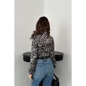 Camisa de Satén con Estampado de Leopardo Negro - Negra - Product Image 5