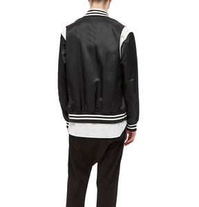 Blouson universitaire en polyester pour homme, personnalisé, avec fermeture boutonnée et logo frontal, idéal pour l'hiver et les tenues d'équipe – Vente en gros - Product Image 3