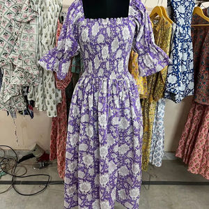 Vestido largo de algodón indio con estampado floral y cuello cuadrado, de manga larga, informal, para mujer, con estampado a mano. - Product Image 1