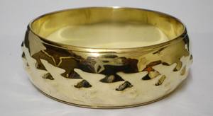 Bracelet en cuivre plaqué or de haute qualité à texture martelée pour femmes, couleur laiton poli de luxe, large bracelet manchette élégant - Product Image 4