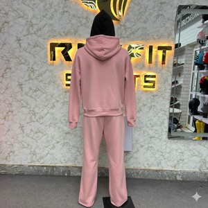 ชุดวอร์มฤดูหนาวแบบ OEM สีพื้นเรียบง่าย สวมใส่สบาย อบอุ่น ชุดเสื้อฮู้ดและกางเกงขายาว ผ้าฟลีซนุ่ม 100% ผ้าฝ้าย สำหรับทุกเพศ - Product Image 2