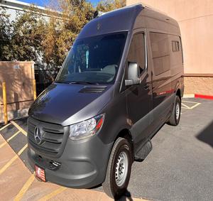 VOITURES D'OCCASION À VENDRE Sprinter 2.500 Appex Vhan Desiigns Conversiion 2020 - Product Image 1
