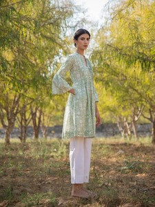 Vestido informal de verano para mujer, corto de algodón, tela tejida verde Natural, estampado Floral elegante, estilo cómodo para clima soleado - Product Image 2