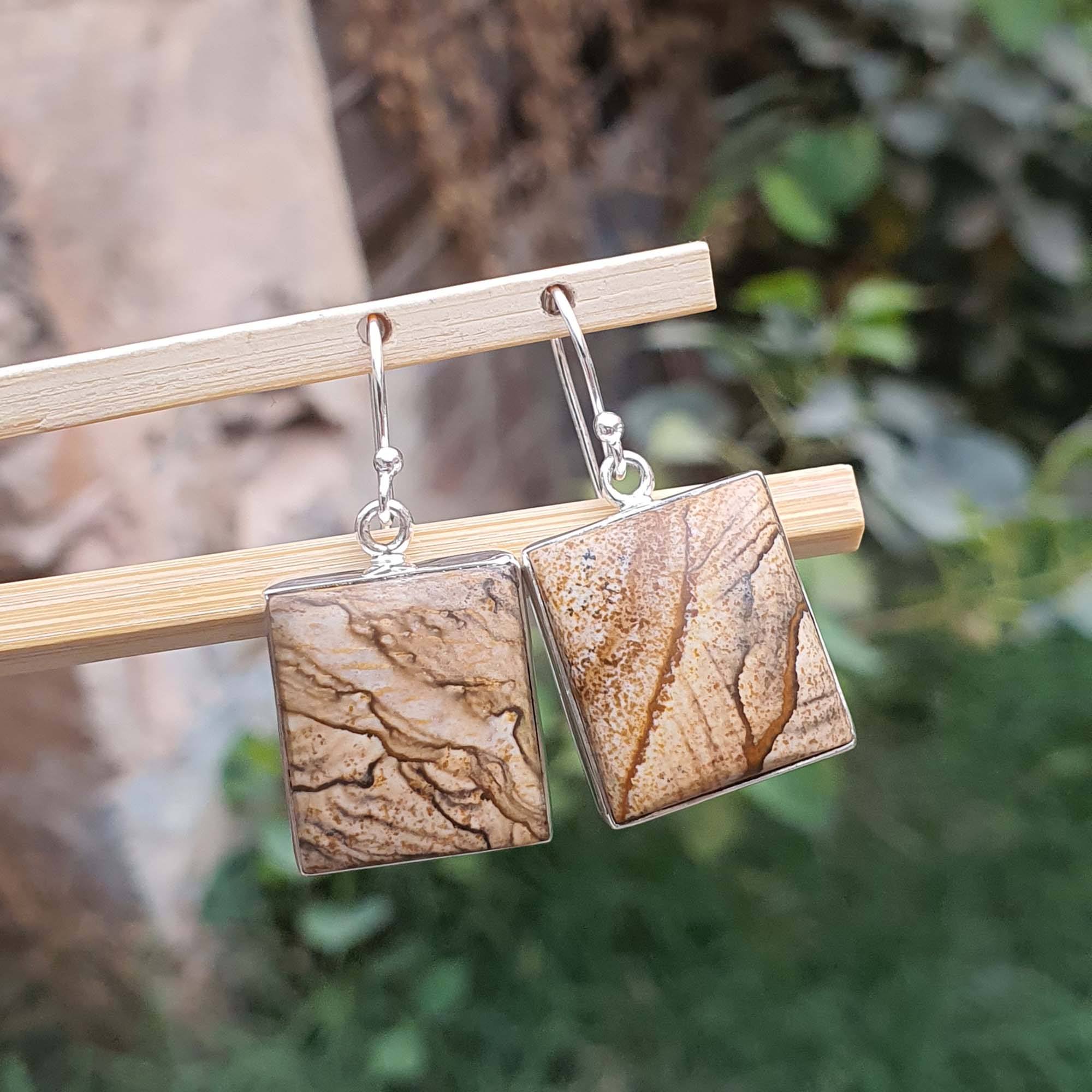 สีน้ำตาล