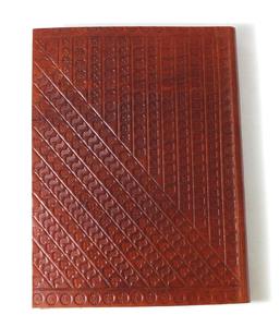 Journal en papier recyclé fait main de haute qualité avec couverture en cuir vintage brun et design en relief - Product Image 3